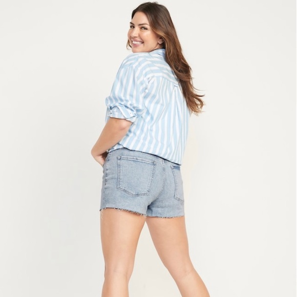 Old Navy: High-Waisted O.G. Straight Cut-Off Jean Shorts - Kallie (3” inseam) - Picture 6 of 8